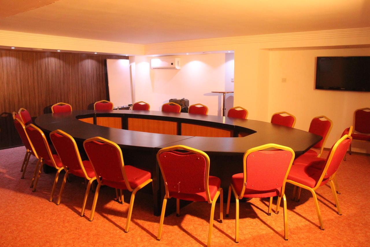 City Royal Hotel And Casino Nicosia Esterno foto