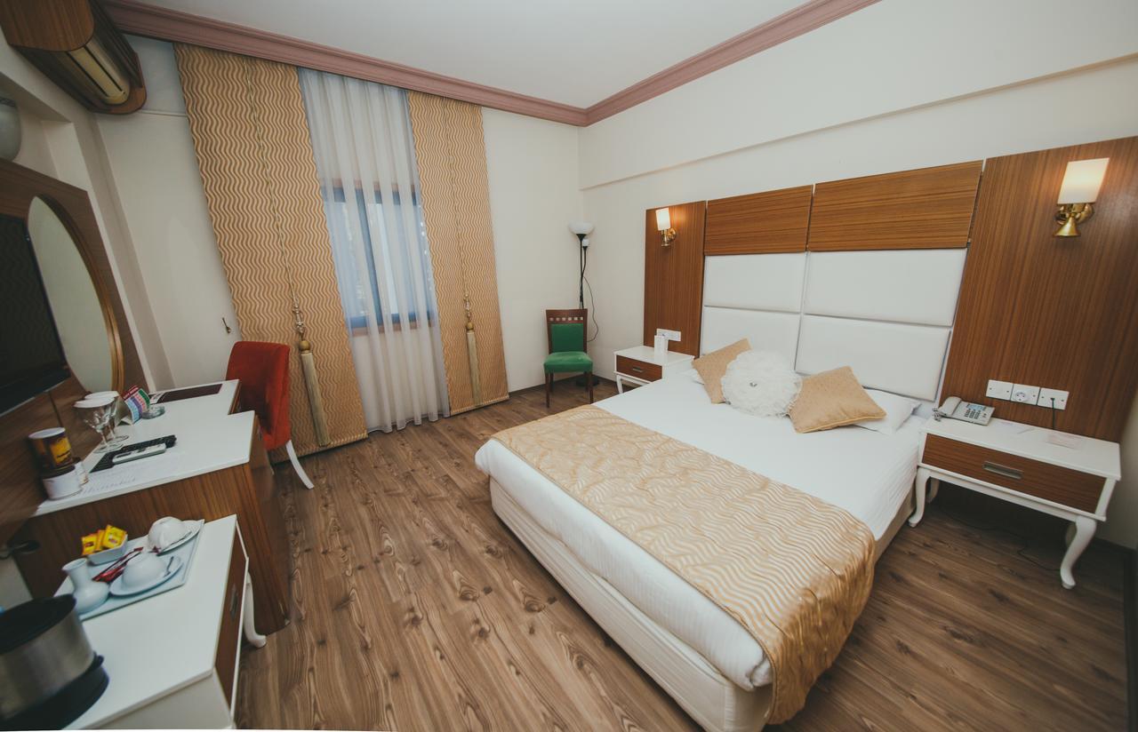 City Royal Hotel And Casino Nicosia Esterno foto