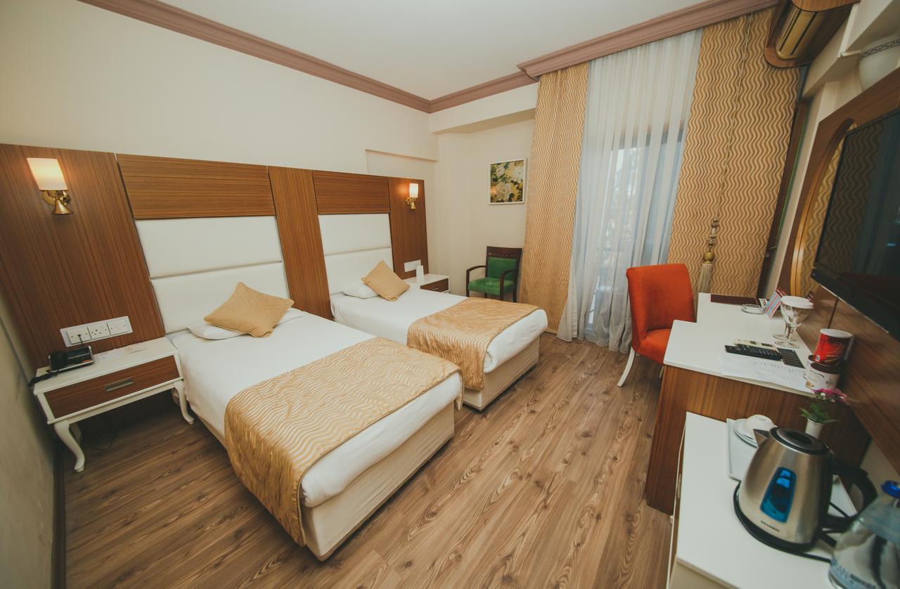 City Royal Hotel And Casino Nicosia Esterno foto